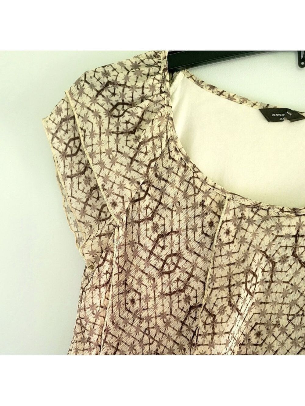 Denver Hayes Ruffled Top Medium - Picture 3 of 12